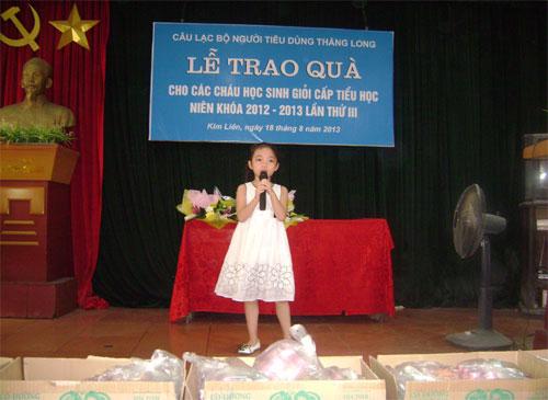 Lễ trao quà cho học sinh giỏi tại CLB NTD Thăng Long