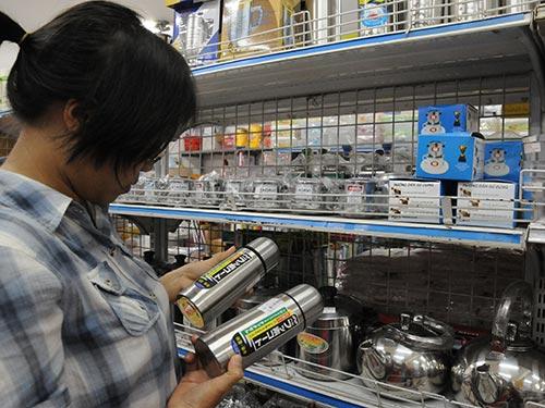 Bất an với phích nước Trung Quốc